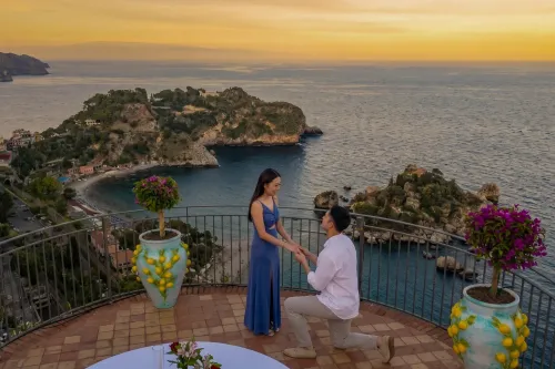 sunset-proposal-moment-terrace-taormina