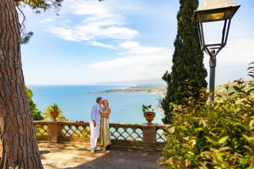 taormina-proposal-public-garden-sea-view