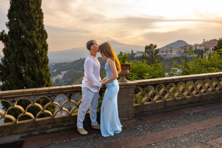 free proposal spot in taormina Dominique and Romane forehead kiss Etna view Taormina
